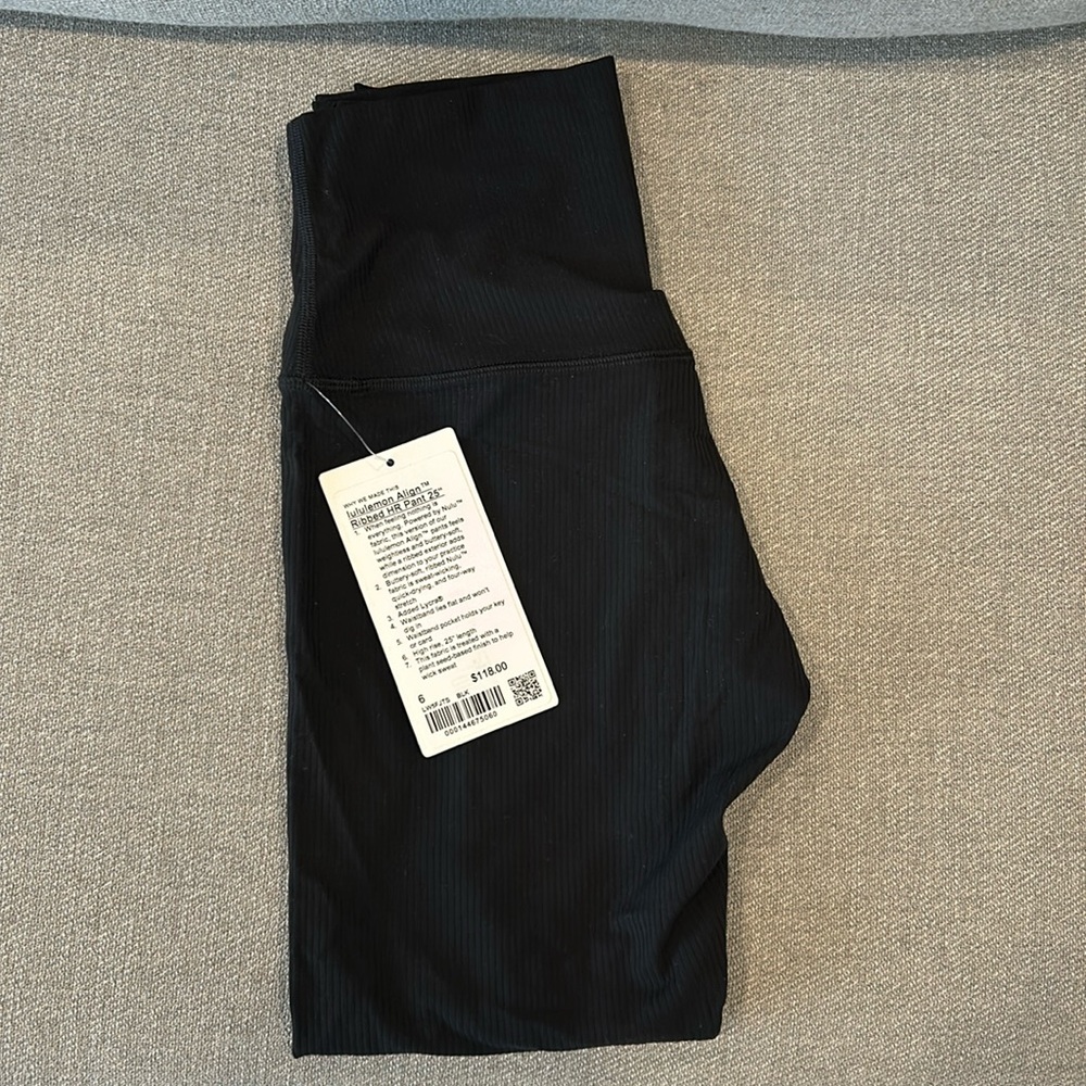 BNWT Luluemon Align Ribbed HR Pant 25”. Color Black. Smoke and pet free home